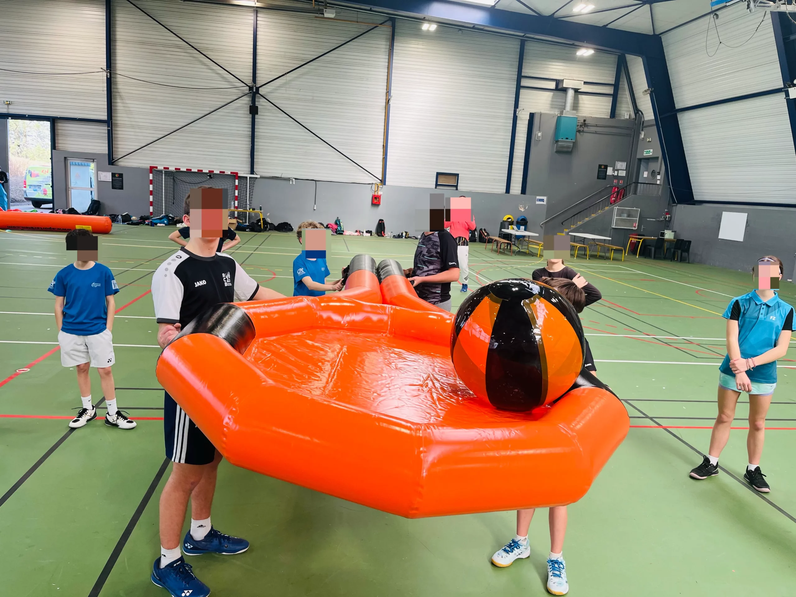 jeu gonflable geant sporter bien 4